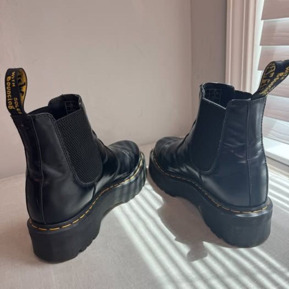 Dr. Martens 2976 Polished Smooth Leather Platform Chelsea Boots Size: USW 9, M 8 - Picture 3 of 10